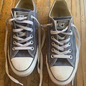 Blue low top converse